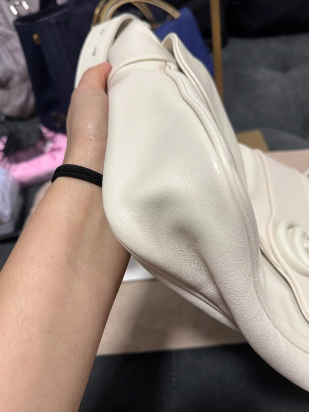 Gucci Cream Leather Shoulder Bag with Interlocking GG - Picture 8 of 10